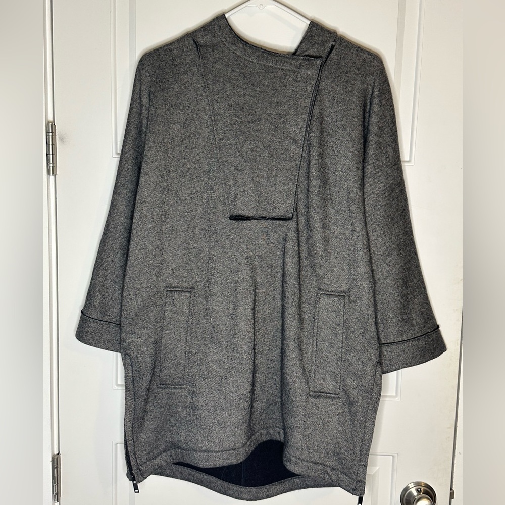 Nwt Banana Republic women’s poncho size medium wool blend